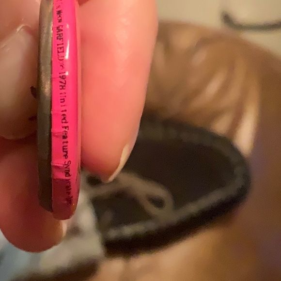 2 Novelty Button Pins & 1 Mini Garfield - Picture 10 of 16